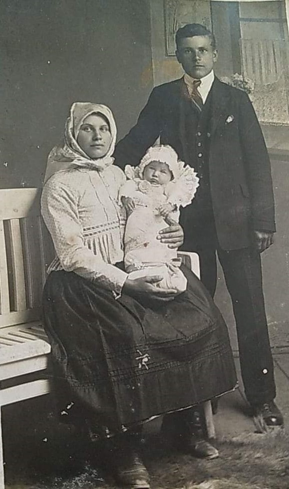 Martin Pazderka s ženou Kateřinou, r. Němcovou a dcerou Marií (1924-2016)