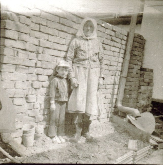 Zuzana Ševčíková (1901-1893) a pravnuk Milan Š, ml. (*1976)